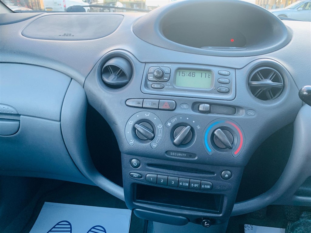 Used Toyota Yaris 2002 for sale - 77450132: Photo 15