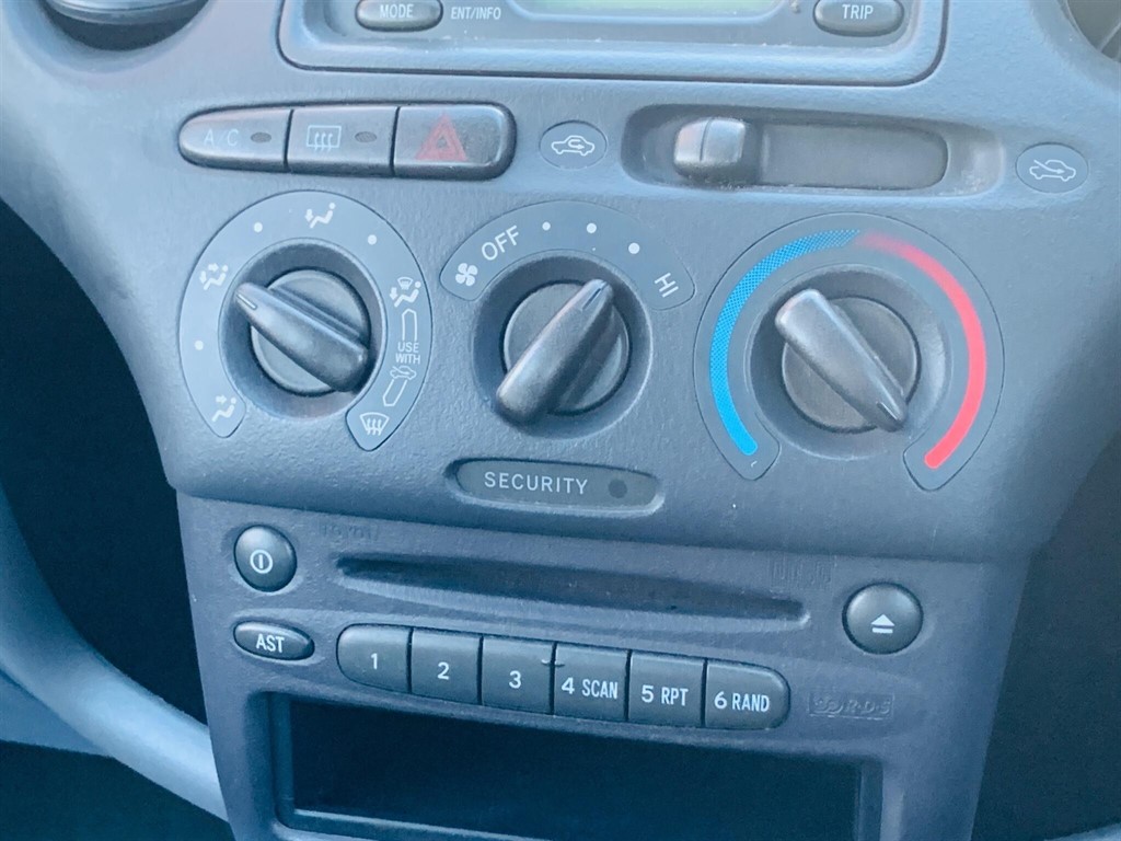 Used Toyota Yaris 2002 for sale - 77450132: Photo 27