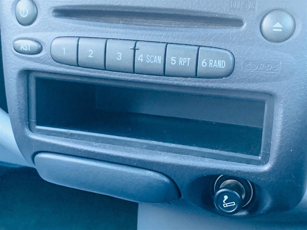 Used Toyota Yaris 2002 for sale - 77450132: Photo 28