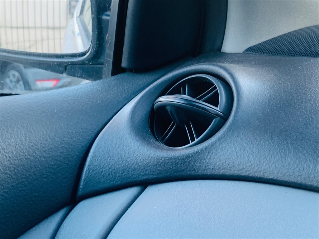 Used Toyota Yaris 2002 for sale - 77450132: Photo 31