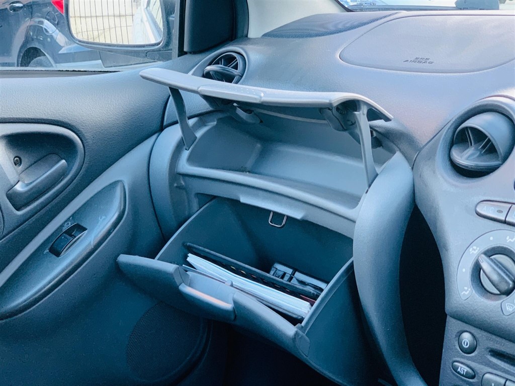 Used Toyota Yaris 2002 for sale - 77450132: Photo 52