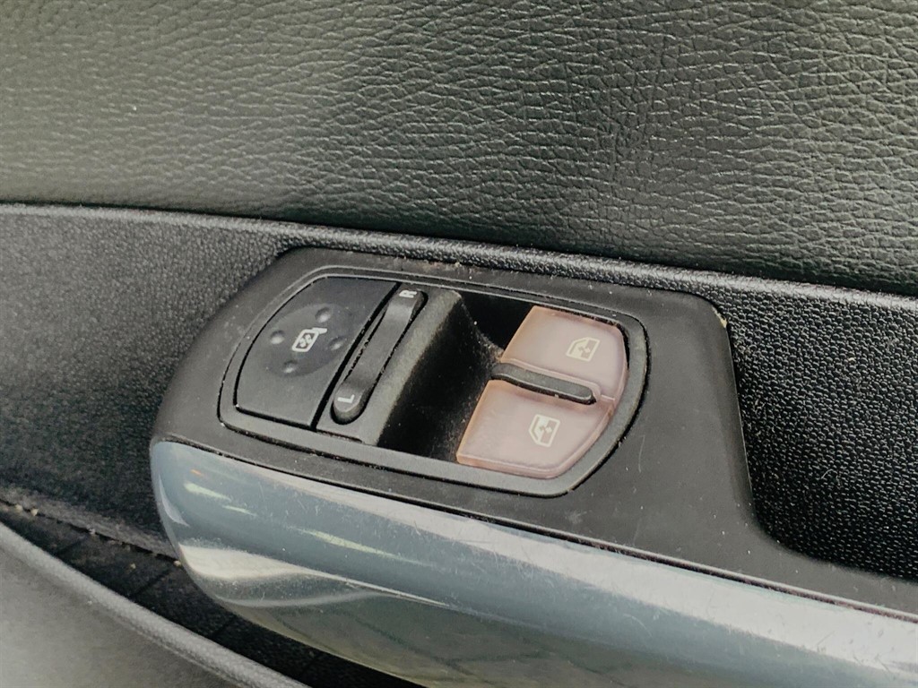 Used Vauxhall Corsa 2011 for sale - 77588851: Photo 26