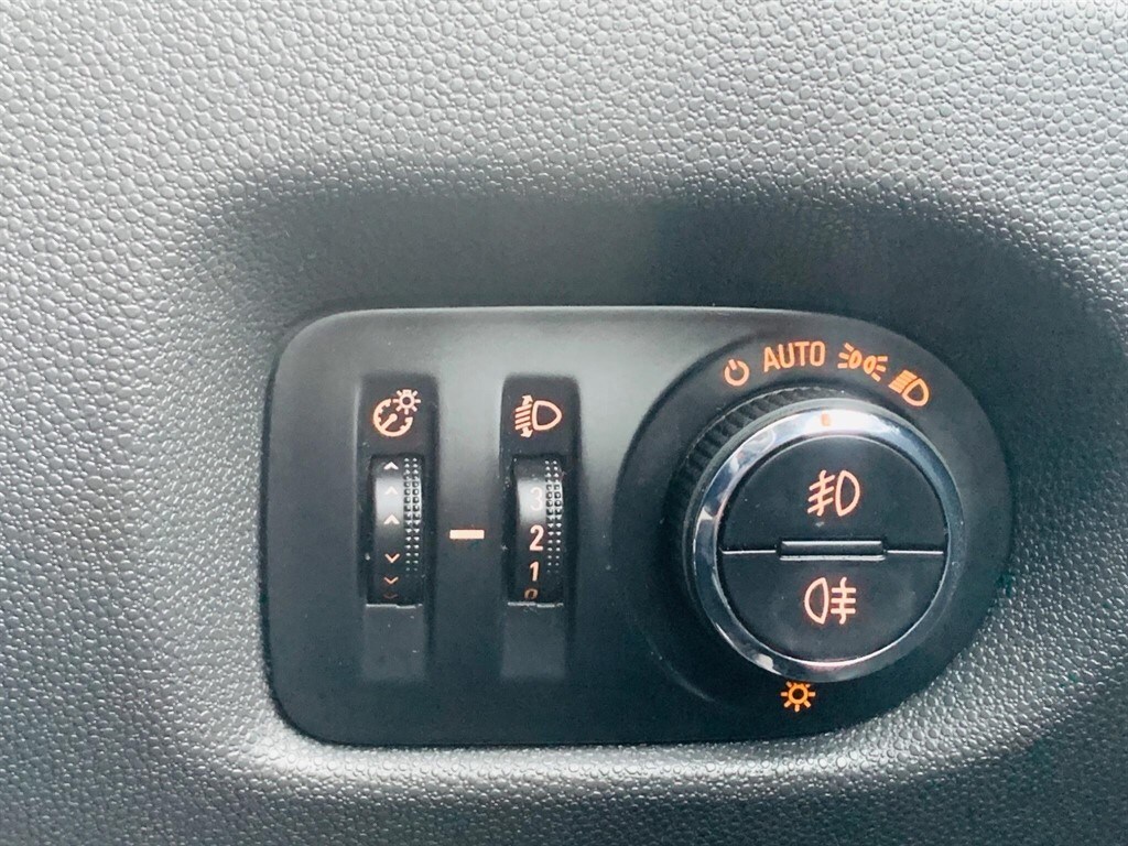 Used Vauxhall Corsa 2011 for sale - 77588851: Photo 36