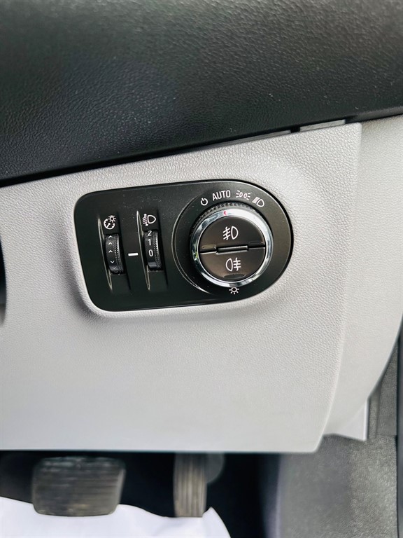 Used Vauxhall Corsa 2015 for sale - 76999802: Photo 28