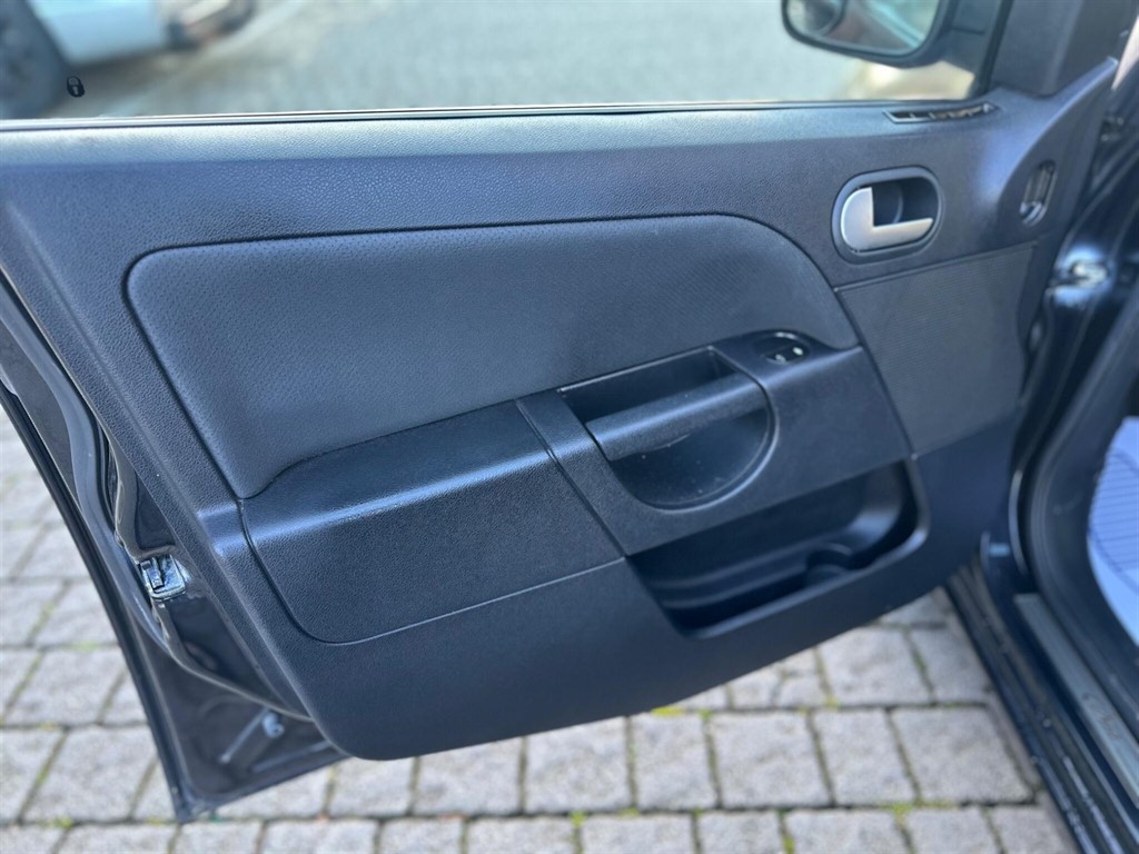 Used Ford Fiesta 2005 for sale - 76960395: Photo 44