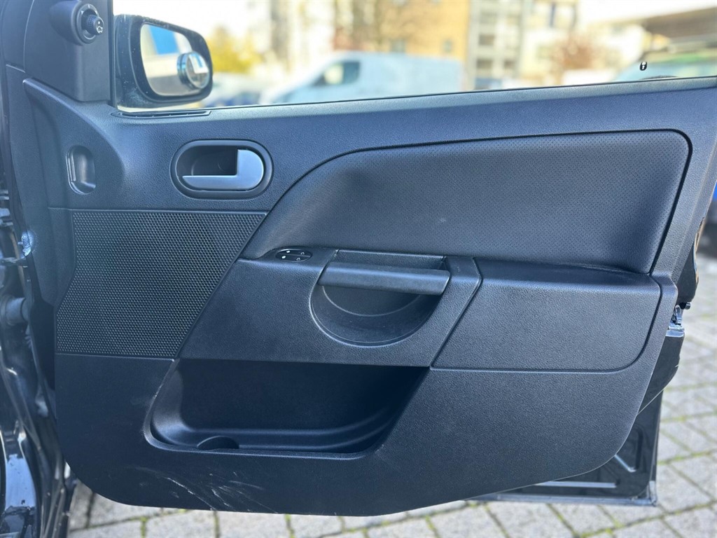 Used Ford Fiesta 2005 for sale - 76960395: Photo 45