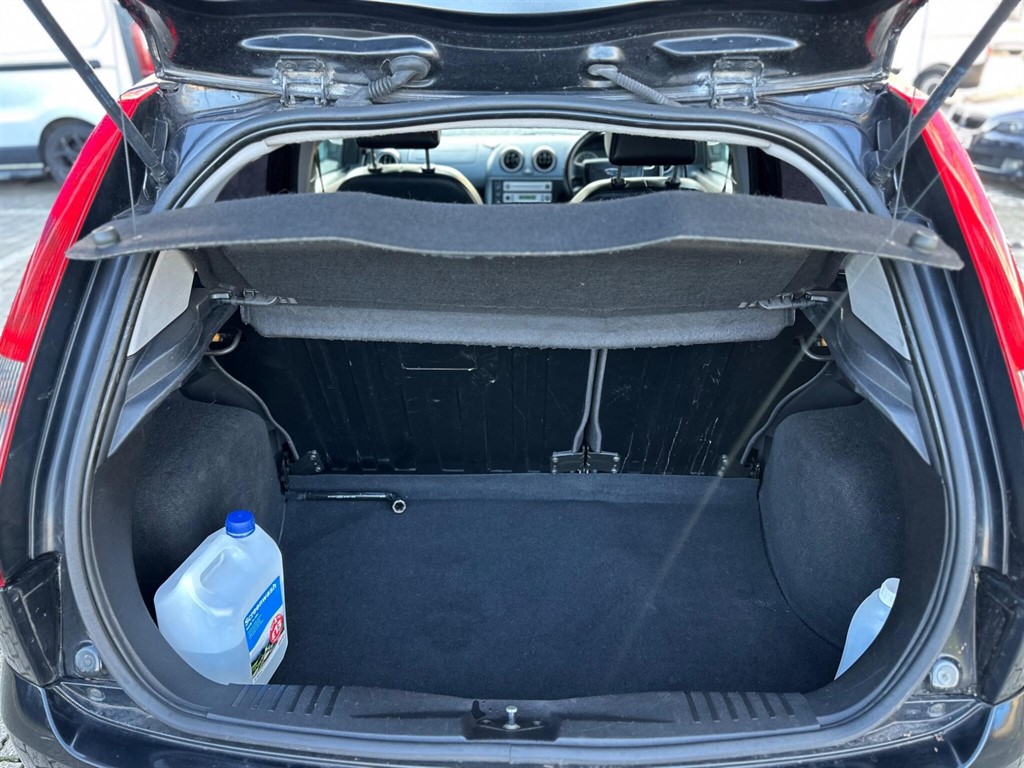 Used Ford Fiesta 2005 for sale - 76960395: Photo 54