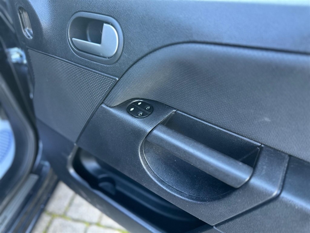 Used Ford Fiesta 2005 for sale - 76960395: Photo 74