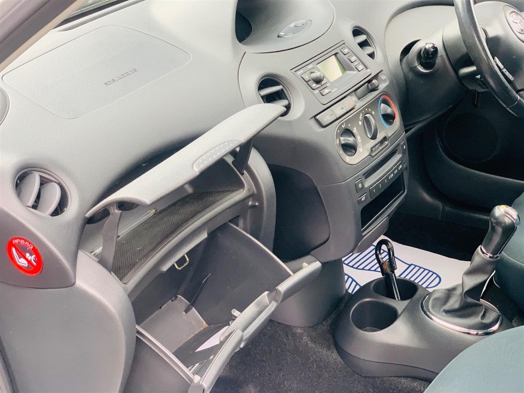 Used Toyota Yaris 2005 for sale - 77472132: Photo 13