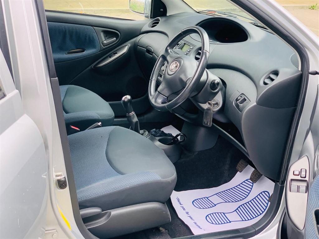 Used Toyota Yaris 2005 for sale - 77472132: Photo 17