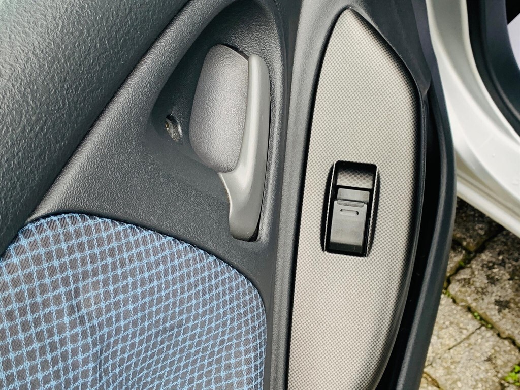 Used Toyota Yaris 2005 for sale - 77472132: Photo 23