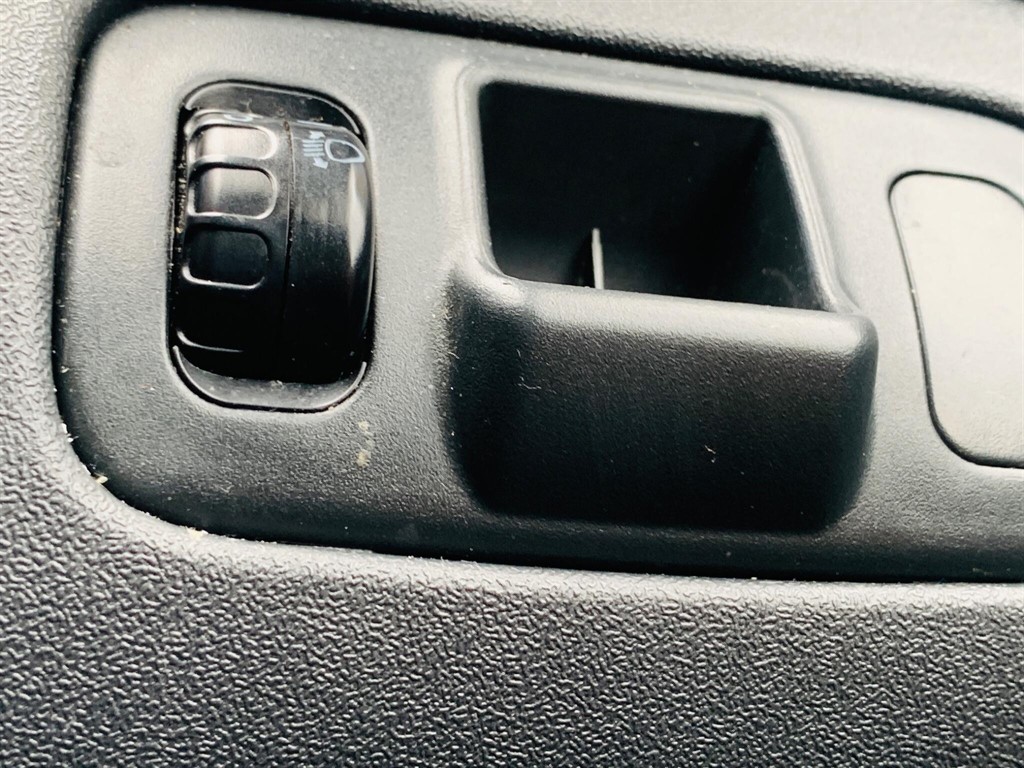 Used Toyota Yaris 2005 for sale - 77472132: Photo 24