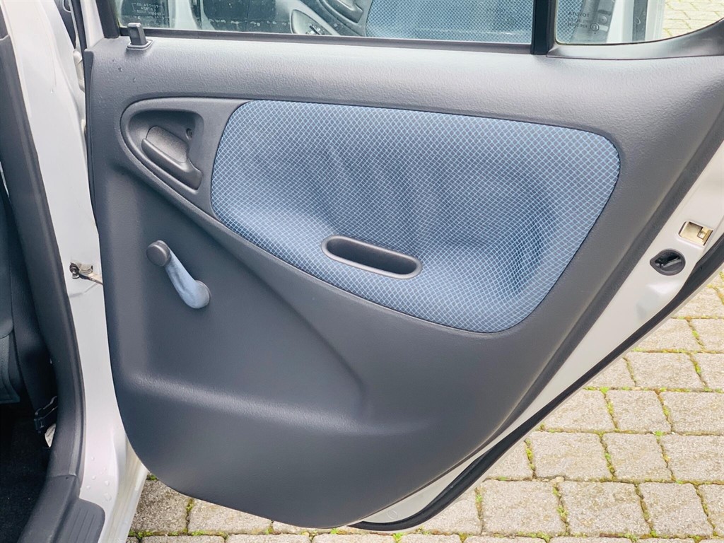 Used Toyota Yaris 2005 for sale - 77472132: Photo 33