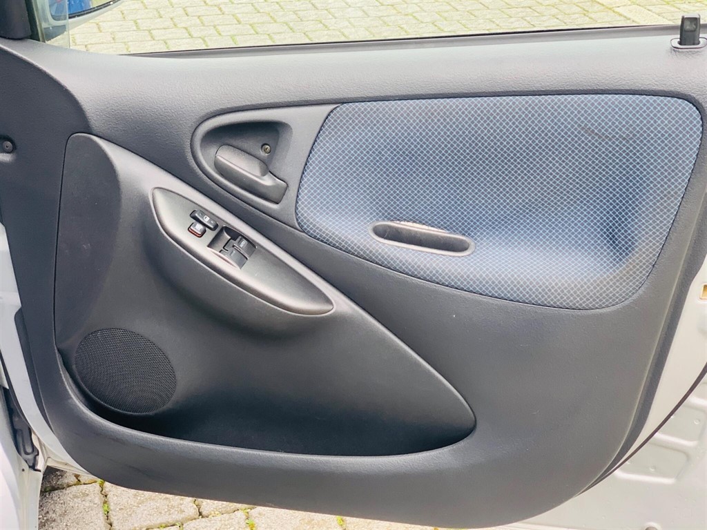 Used Toyota Yaris 2005 for sale - 77472132: Photo 35