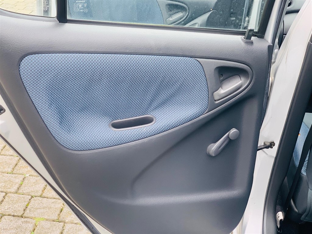 Used Toyota Yaris 2005 for sale - 77472132: Photo 36