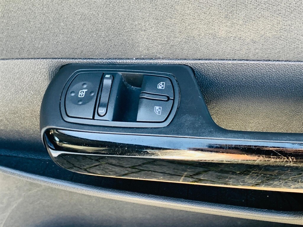 Used Vauxhall Corsa 2010 for sale - 77988841: Photo 18