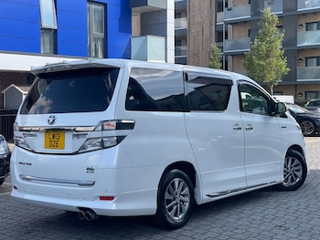 Used Toyota Vellfire 2013 for sale - 75571873: Photo