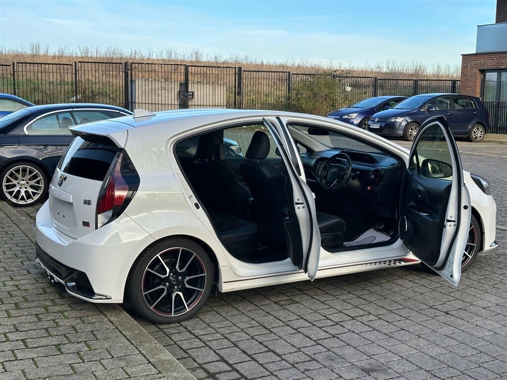 Used Toyota Yaris 2015 for sale - 77819215: Photo 12