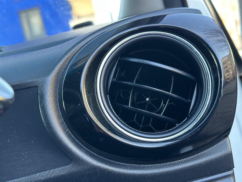 Used Toyota Yaris 2015 for sale - 77819215: Photo 65