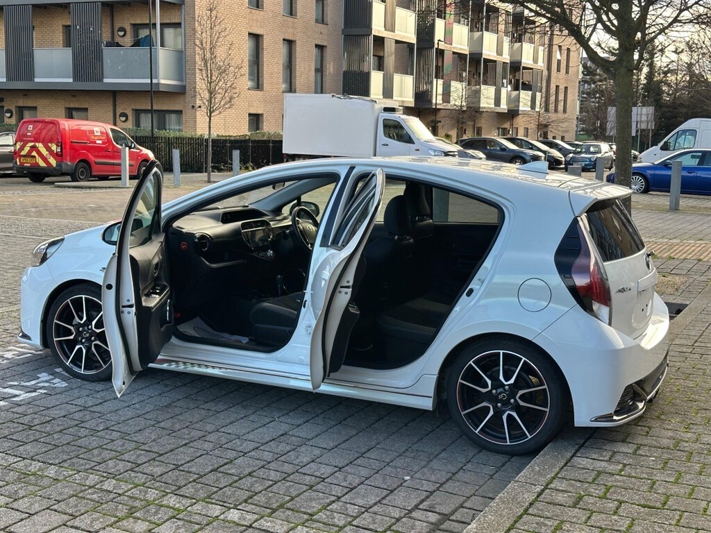 Used Toyota Yaris 2015 for sale - 77819215: Photo 8