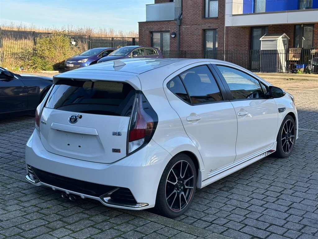 Used Toyota Yaris 2015 for sale - 77232420: Photo 11