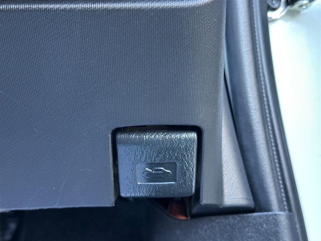 Used Toyota Yaris 2015 for sale - 77232420: Photo 24