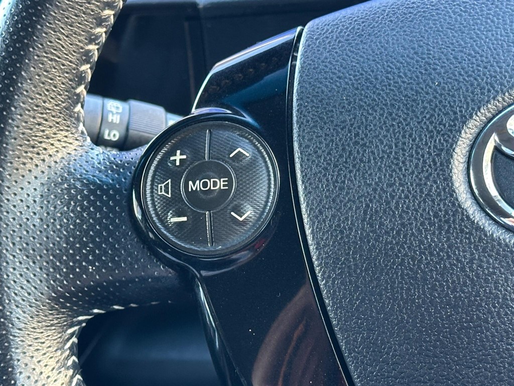 Used Toyota Yaris 2015 for sale - 77232420: Photo 31