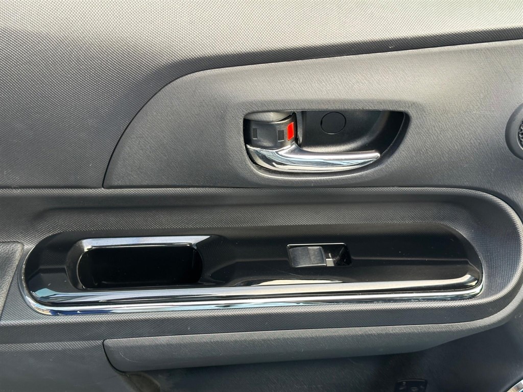 Used Toyota Yaris 2015 for sale - 77232420: Photo 38