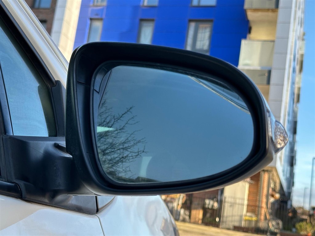 Used Toyota Yaris 2015 for sale - 77232420: Photo 52