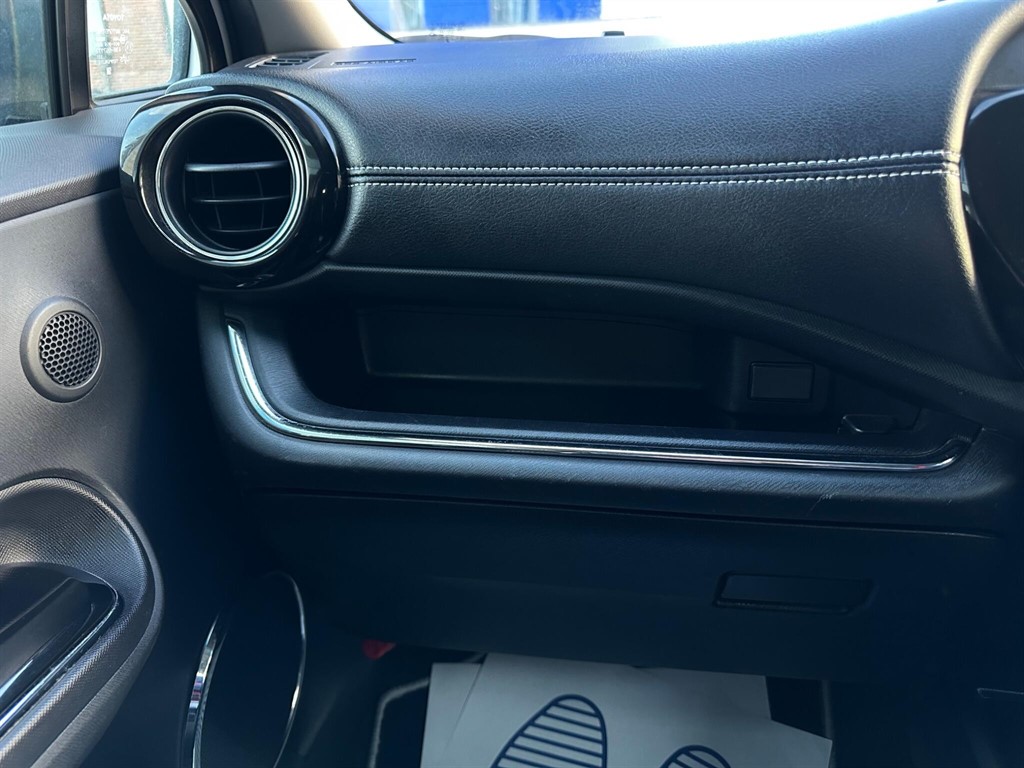 Used Toyota Yaris 2015 for sale - 77232420: Photo 68