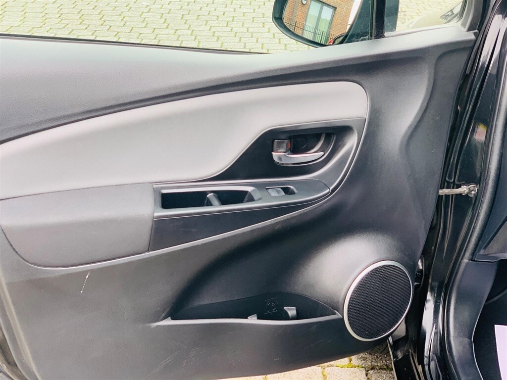 Used Toyota Yaris 2015 for sale - 77627821: Photo 35