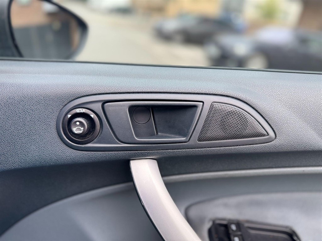 Used Ford Fiesta 2010 for sale - 76079540: Photo 13