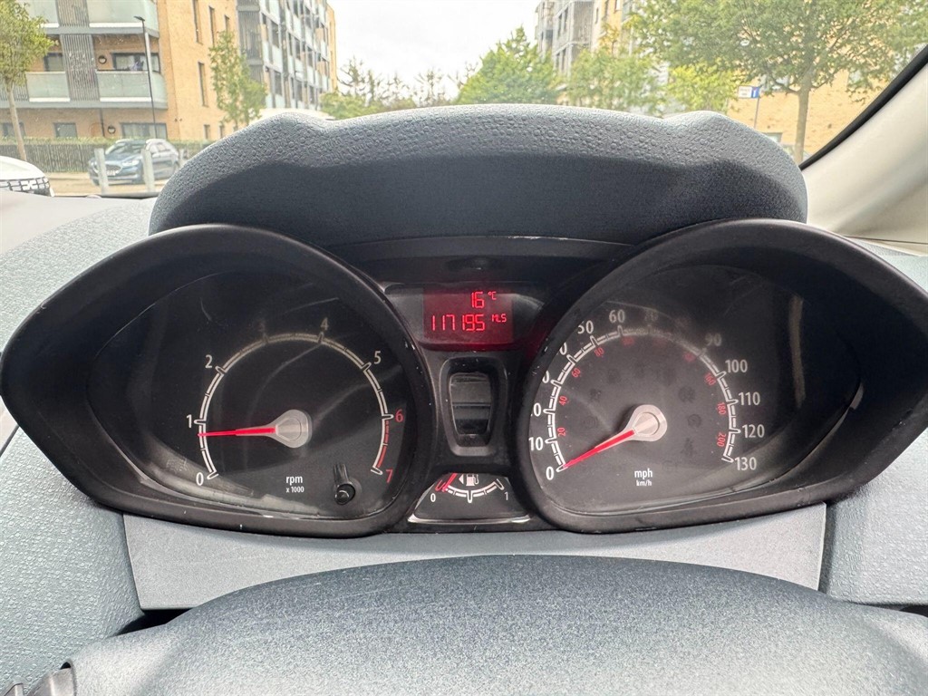 Used Ford Fiesta 2010 for sale - 76079540: Photo 17