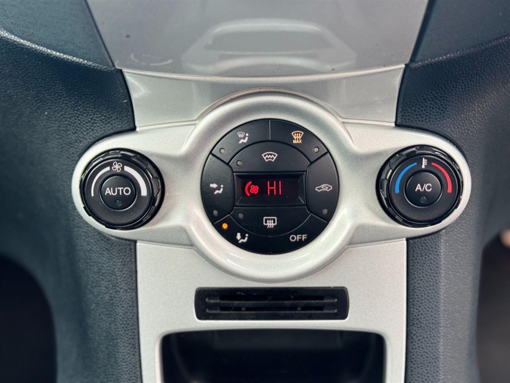 Used Ford Fiesta 2010 for sale - 76079540: Photo 19