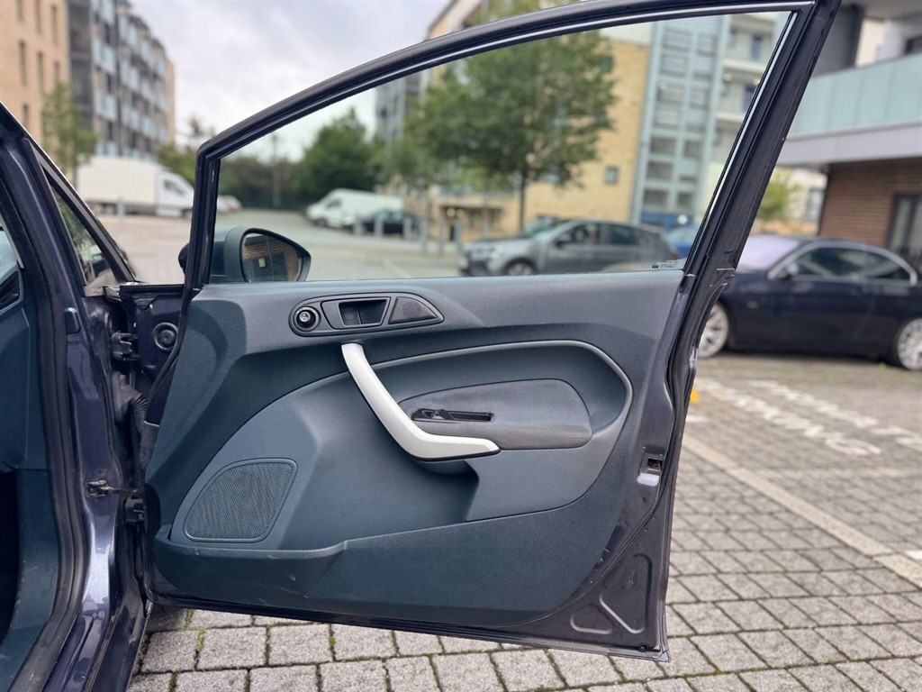 Used Ford Fiesta 2010 for sale - 76079540: Photo 21