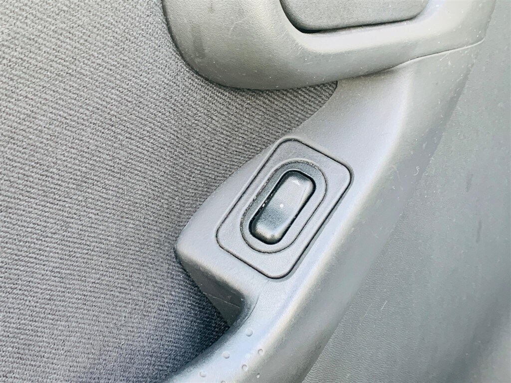 Used Vauxhall Corsa 2005 for sale - 77373275: Photo 28