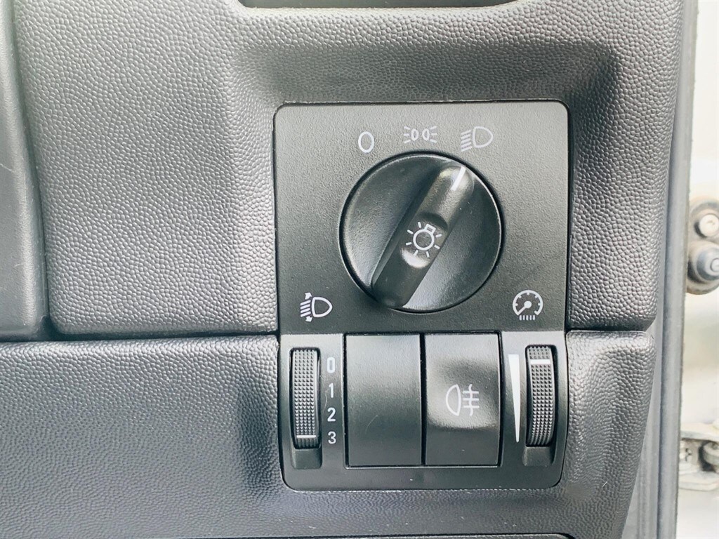 Used Vauxhall Corsa 2005 for sale - 77373275: Photo 29