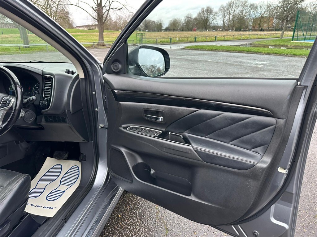 Used Mitsubishi Outlander 2016 for sale - 77499876: Photo 24