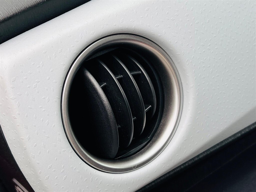 Used Toyota Yaris 2014 for sale - 78148887: Photo 77