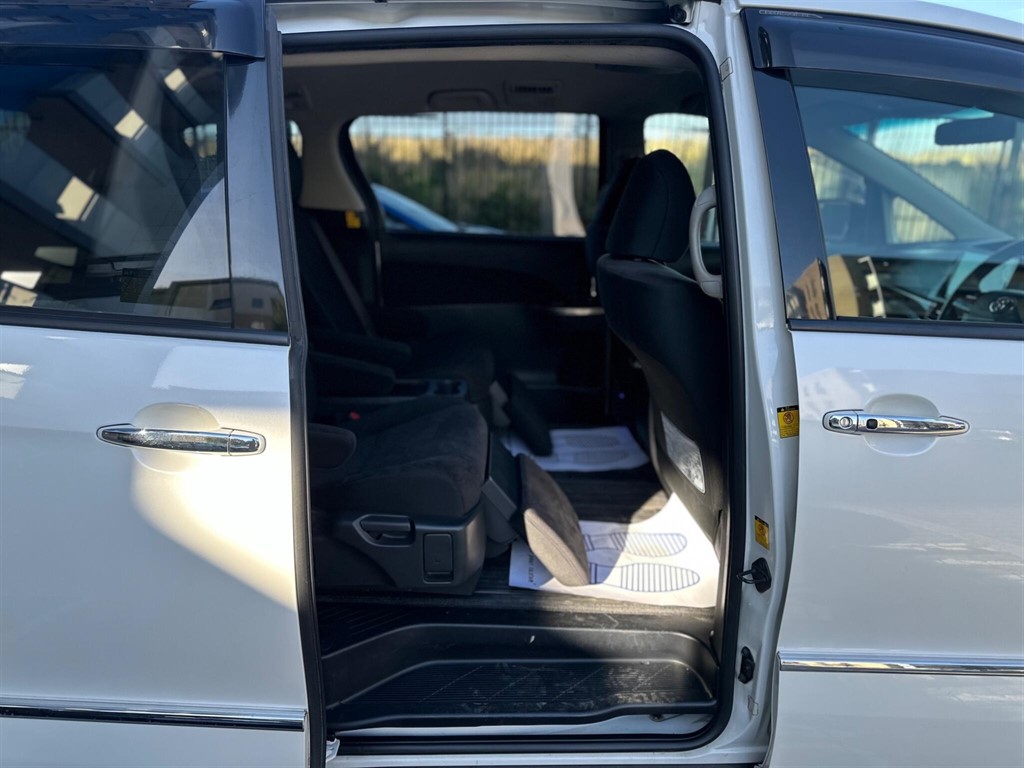 Used Toyota Estima 2013 for sale - 76086910: Photo 15