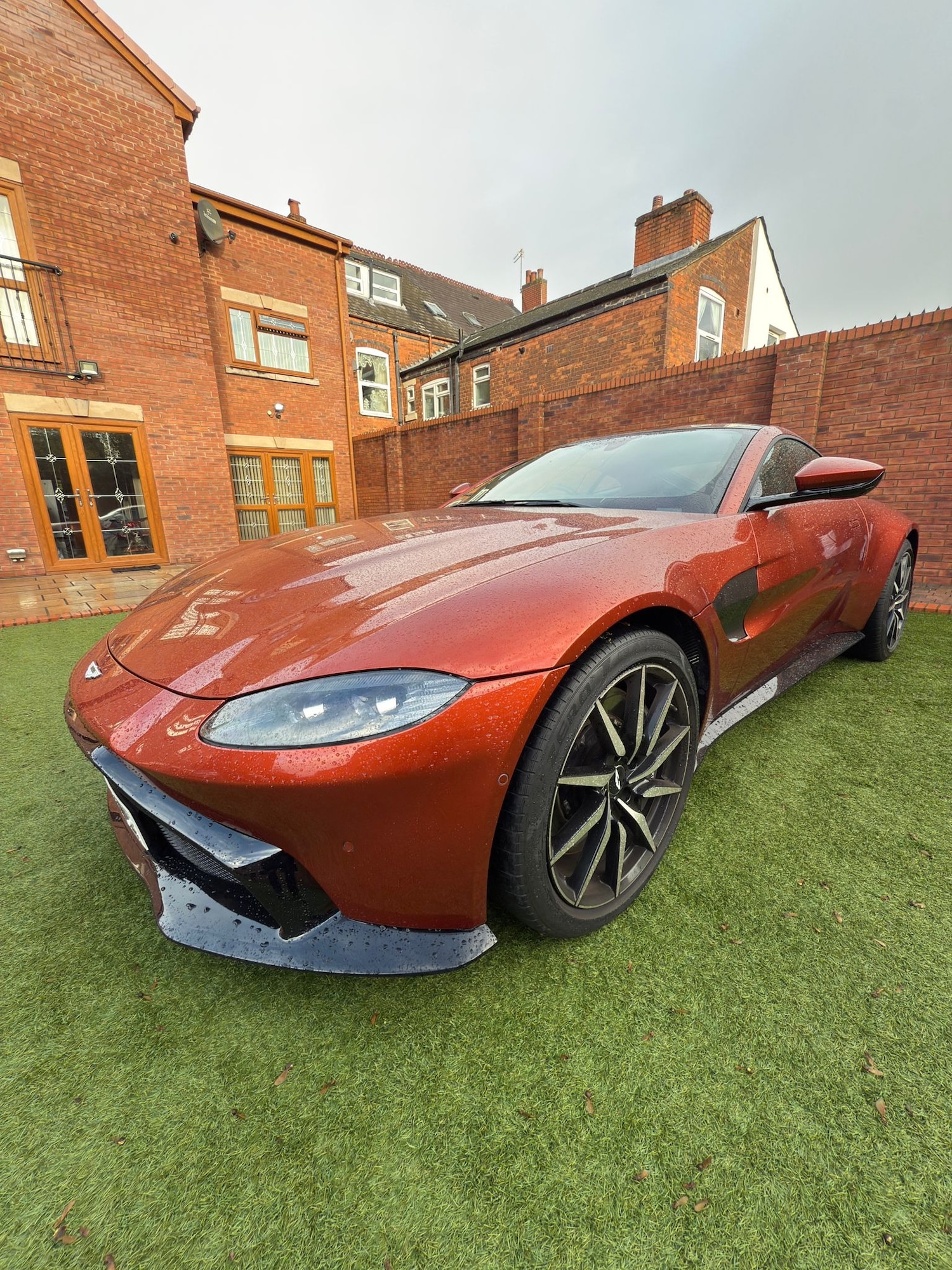 Used Aston Martin Vantage 2018 for sale - 76853554: Photo 3