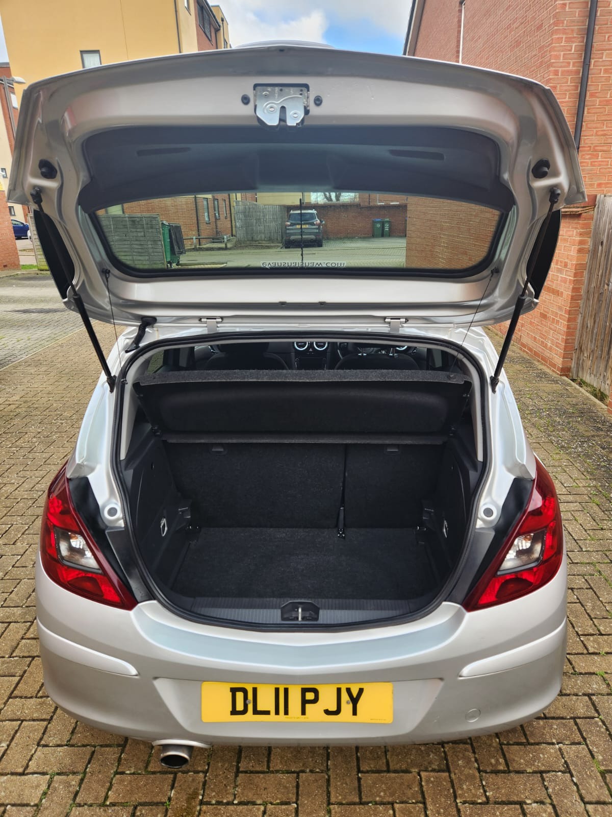 Used Vauxhall Corsa 2011 for sale - 76904713: Photo 8