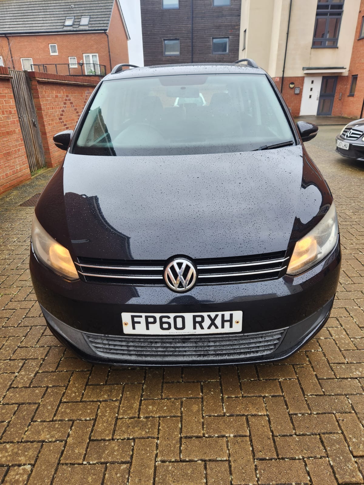 Used Volkswagen Touran 2010 for sale - 77743936: Photo 2