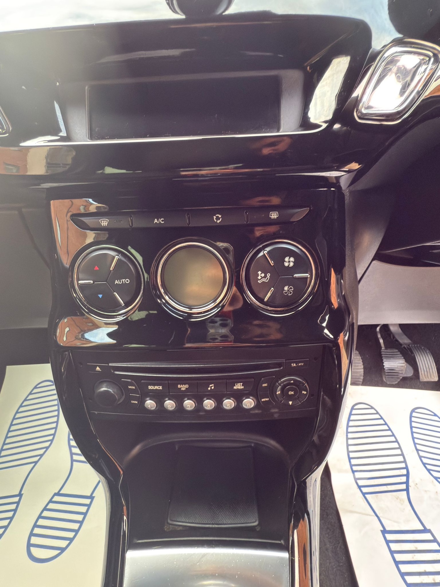 Used Citroen DS3 2012 for sale - 76625435: Photo 15