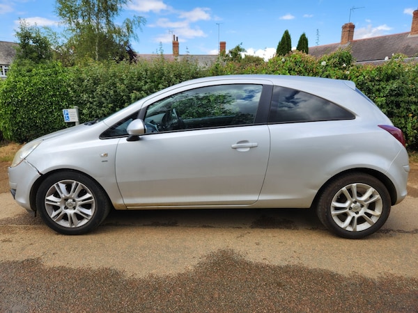 Used Vauxhall Corsa 2010 for sale - 76192559: Photo 4