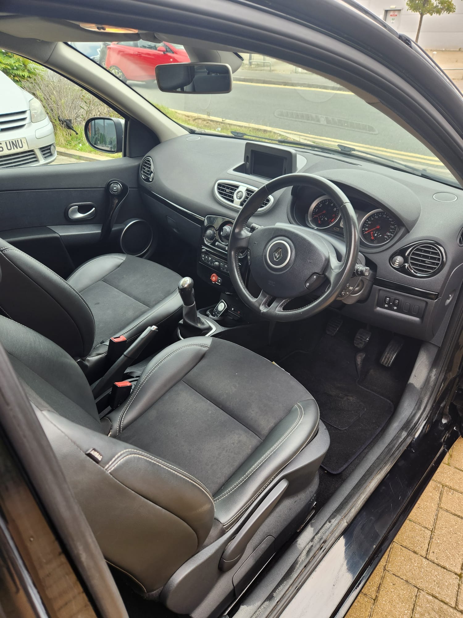 Used Renault Clio 2012 for sale - 76363099: Photo 11