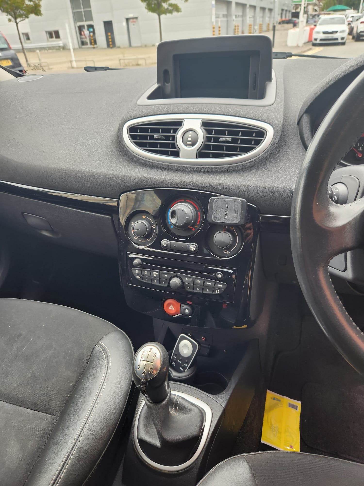 Used Renault Clio 2012 for sale - 76363099: Photo 14