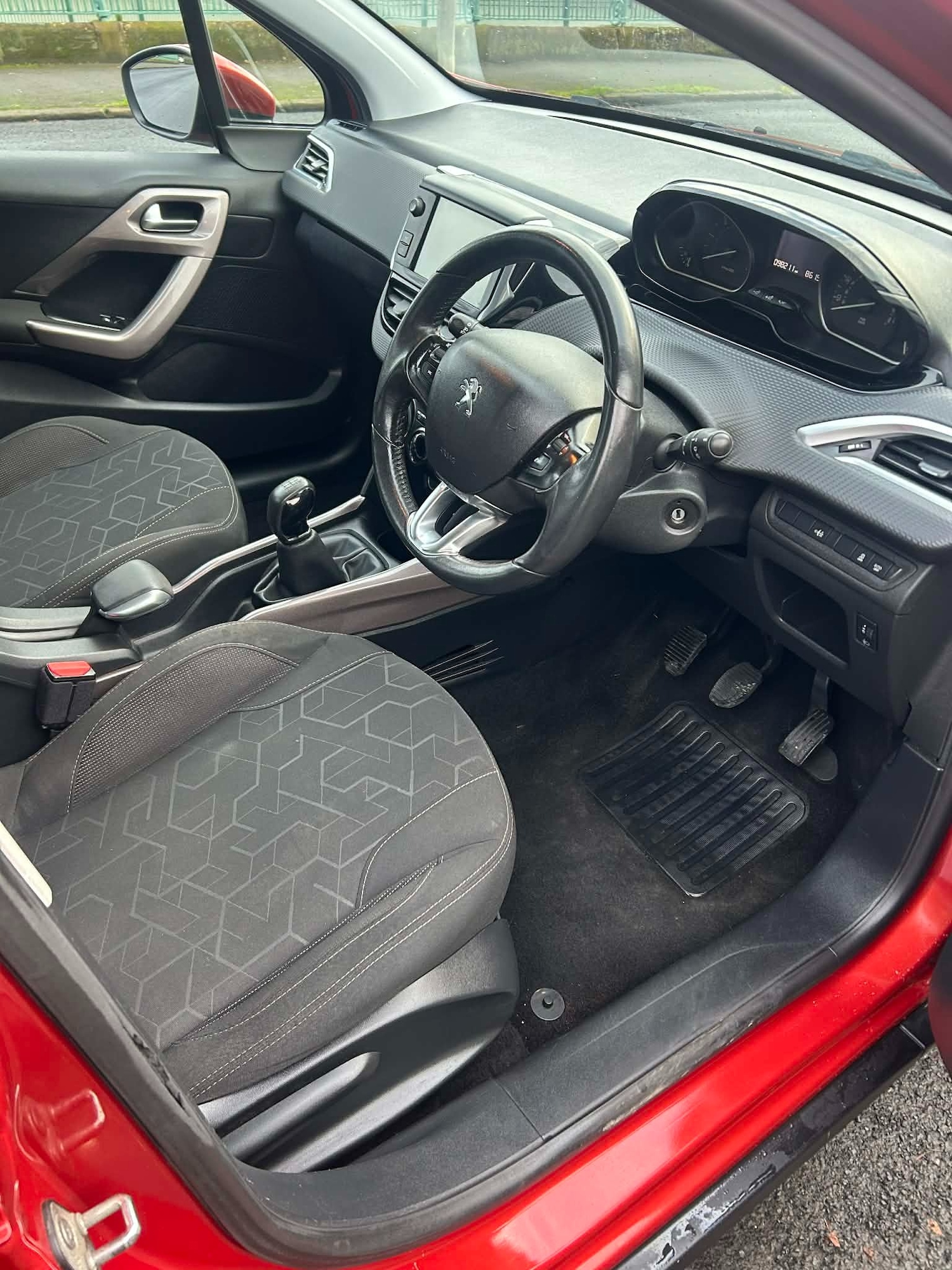 Used Peugeot 2008 2015 for sale - 77170411: Photo 9