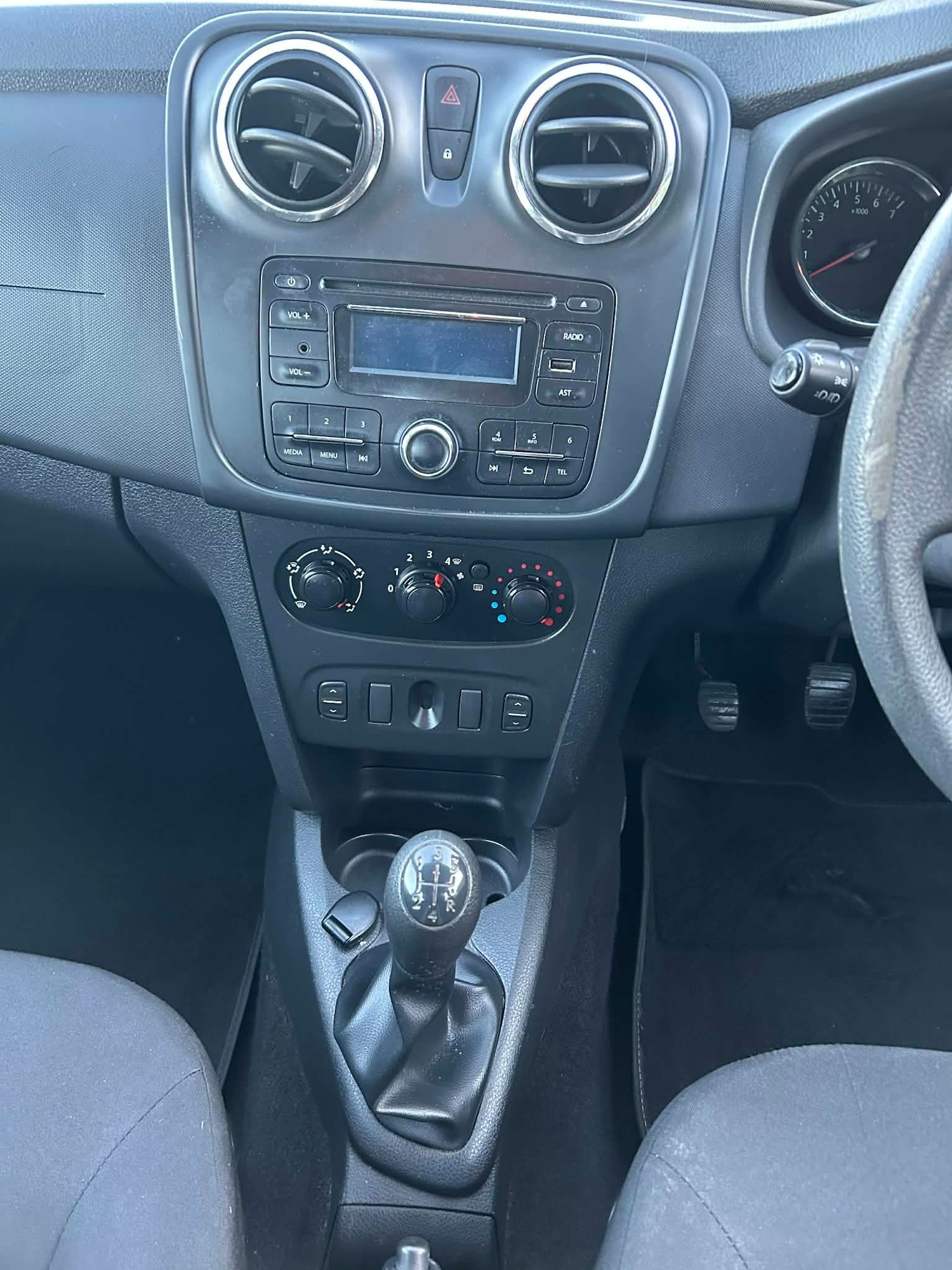 Used Dacia Sandero 2014 for sale - 77147991: Photo 15