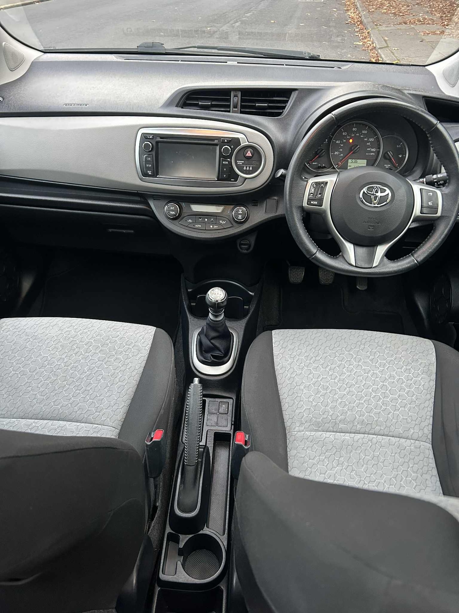 Used Toyota Yaris 2011 for sale - 76319450: Photo 11
